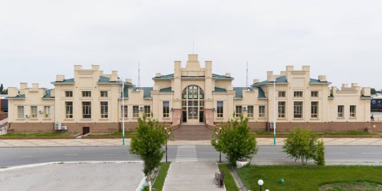 Аймақ басшысы теміржол вокзалдарын күрделі жөндеу және жаңғырту жұмыстарымен танысты