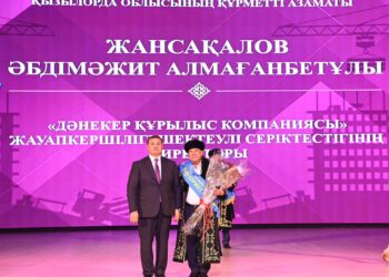 Құрыш қолды құрылысшылар құрмет төрінде