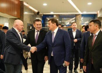 Сыр өңірінің делегациясы Өскемендегі нысандармен танысты