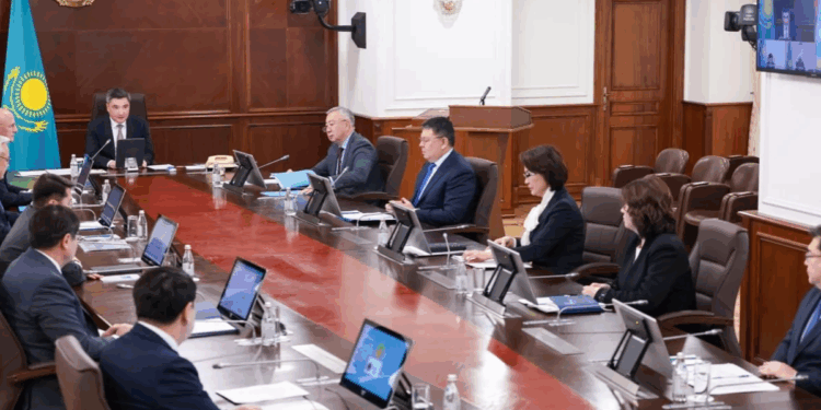 Тұрмысы төмен азаматтар медициналық сақтандырумен бюджет есебінен қамтылады – Премьер