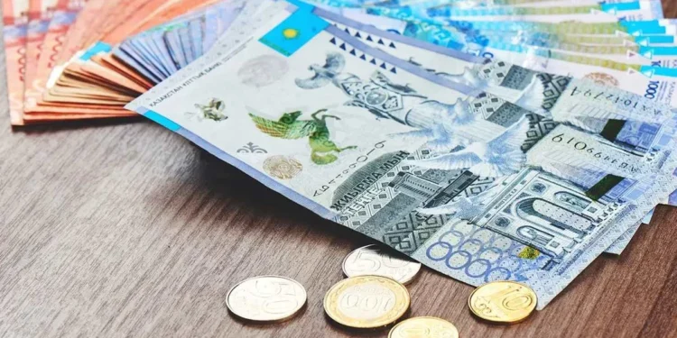 Қазақстанда ең төменгі жалақы мөлшерін 110 мың теңгеге дейін өсіру ұсынылды