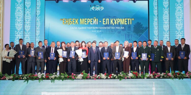 «Еңбек мерейі — ел құрметі»: Қызылордада марапаттау кеші өтті!