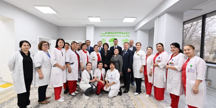 ДЕНСАУЛЫҚ САҚТАУ МИНИСТРІ «ҚАМҚОРЛЫҚ» ЕРТЕ АРАЛАСУ ОРТАЛЫҒЫНЫҢ ЖҰМЫСЫМЕН ТАНЫСТЫ