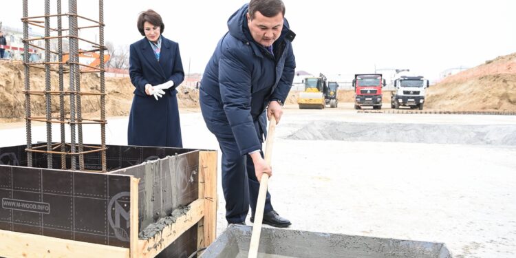 ҚЫЗЫЛОРДА ҚАЛАСЫНЫҢ ШЕТ АЙМАҒЫНДА 400 ОРЫНДЫҚ ЖАҢА ЕМХАНАНЫҢ ІРГЕТАСЫ ҚАЛАНДЫ