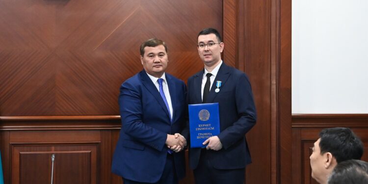 ЖАҢА ҚЫЗМЕТКЕ ШЫҒАРЫП САЛДЫ