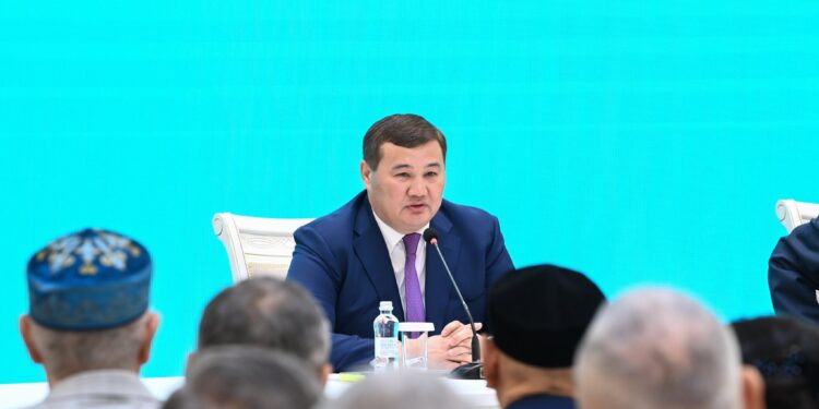 АЙМАҚ БАСШЫСЫ АРДАГЕРЛЕР ЖӘНЕ ЗИЯЛЫ ҚАУЫМ ӨКІЛДЕРІМЕН КЕЗДЕСТІ