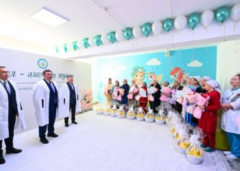 АЙМАҚ БАСШЫСЫ ПЕРИНАТАЛДЫҚ ОРТАЛЫҚТА АНАЛАРМЕН КЕЗДЕСТІ