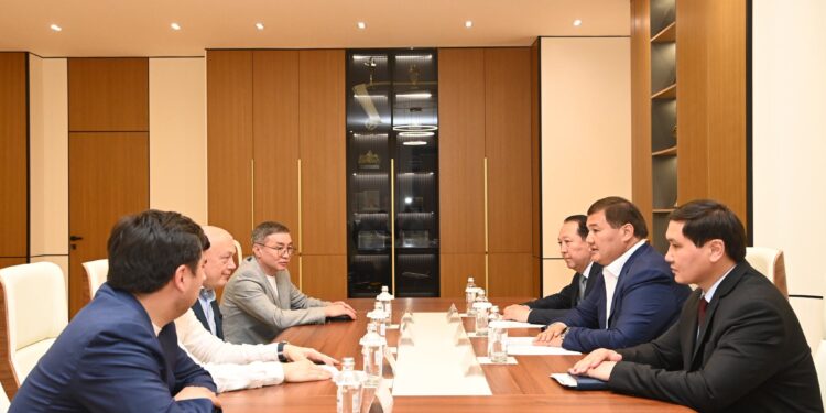 АЙМАҚ БАСШЫСЫ  УЕФА СТАДИОН ИНСПЕКТОРЫМЕН КЕЗДЕСТІ