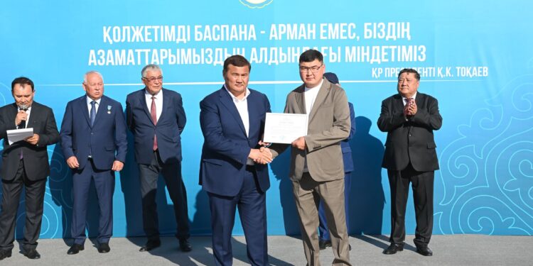 ҚЫЗЫЛОРДАДА ЖАҢА ТҰРҒЫН ҮЙ КЕШЕНІ ПАЙДАЛАНУҒА БЕРІЛДІ