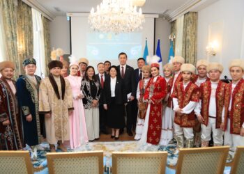 ФРАНЦИЯДА ЕУРОПА ҚАЗАҚТАРЫНЫҢ БАСҚОСУЫ ӨТТІ