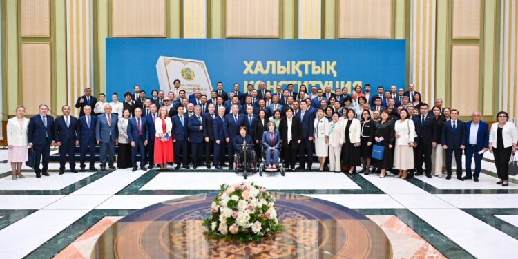 Жаңа Конституция: орнықты дамудың институционалдық және құқықтық негізі
